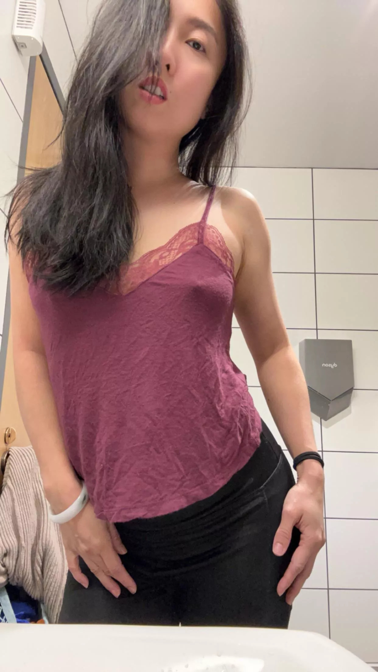 This Asian milf doesn’t like to wear bras in public  posted by jennynewyork