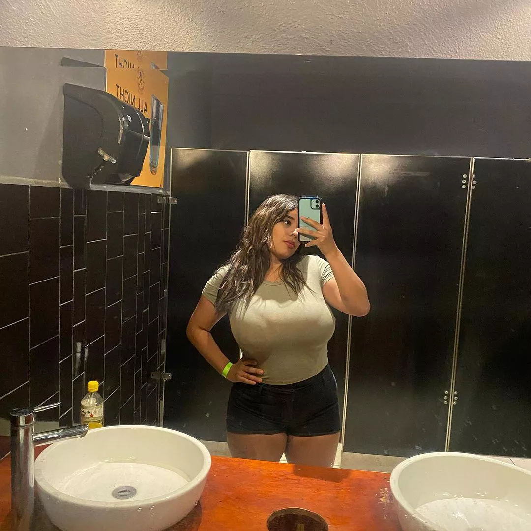 Tight posted by SoloQuieroSalchichon