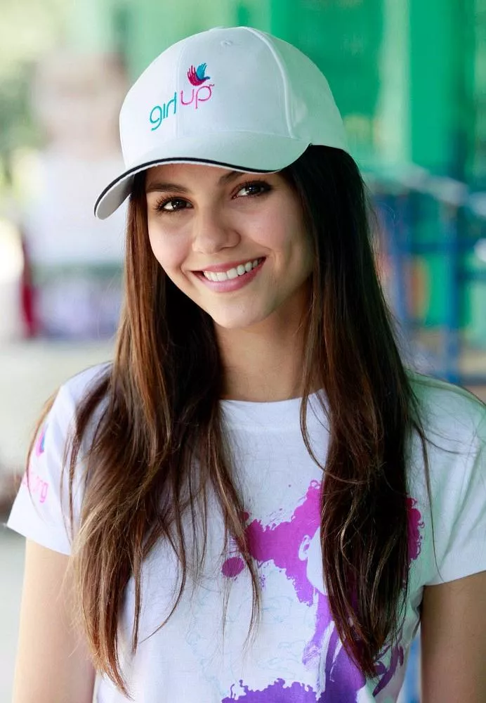 Victoria Justice posted by ViRuZ17k