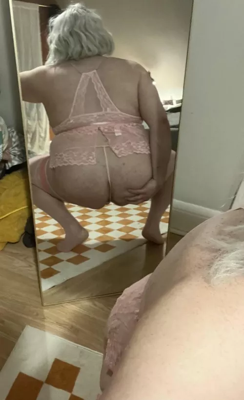 visit me please im so lonely by bottomgayinstockings
