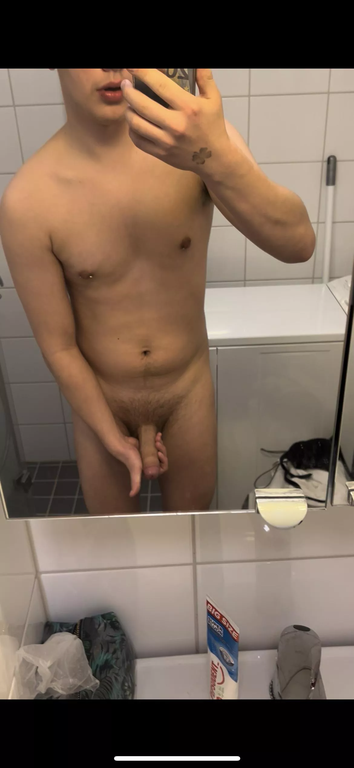 Would you let an 18yo piss on you?😳😮‍💨 posted by Favoriteteenboy