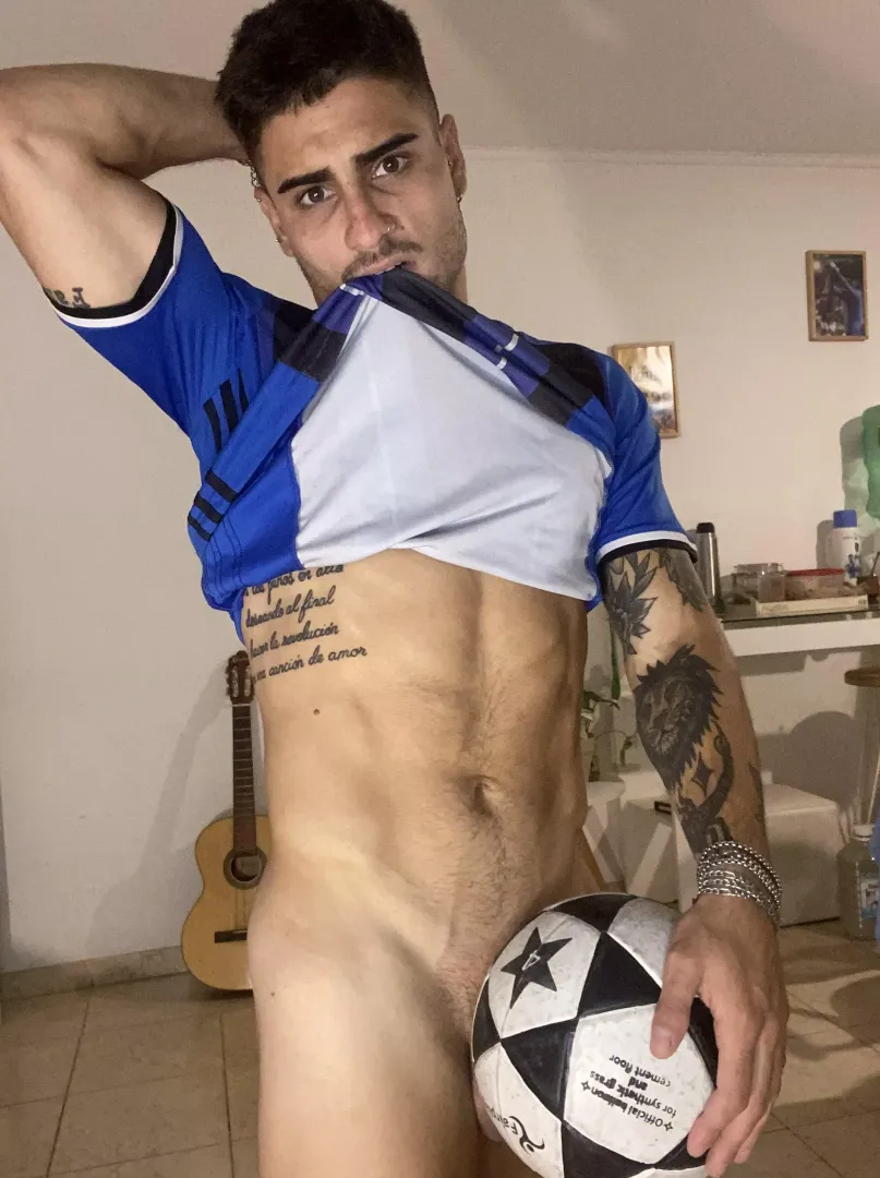 Would you submit to a muscular Dom? by Sea_Eagle_4027
