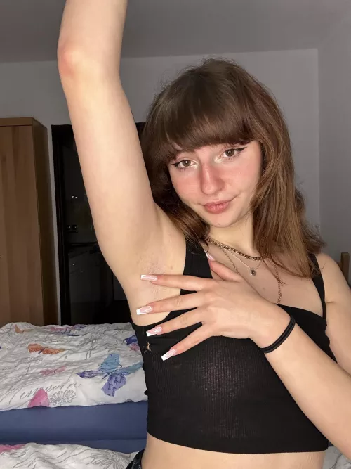 Would you tell me if my pits were stinky?🙈 by kizzelwhix