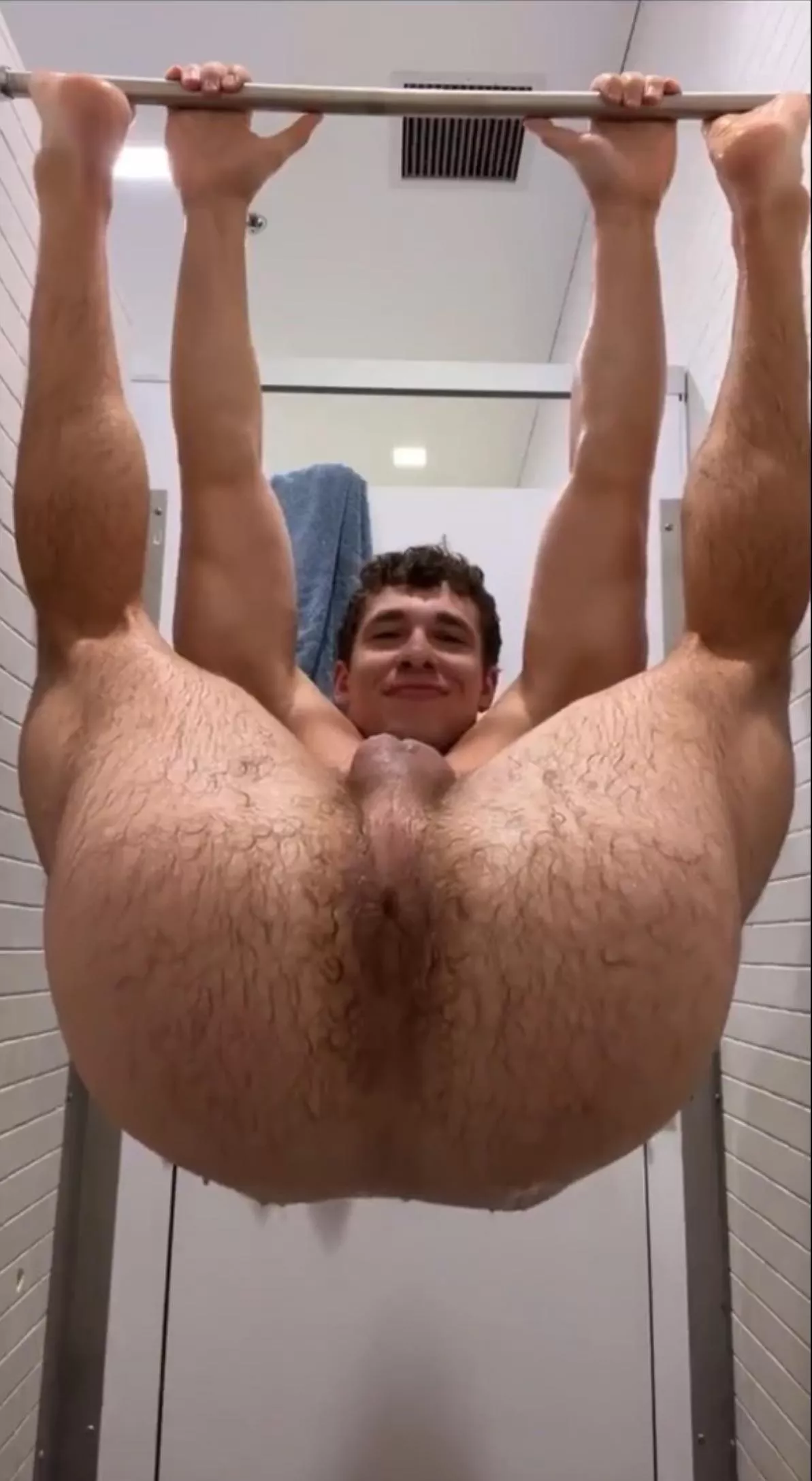 You walk into the gym showers and see this…what you doing? posted by Paranduss