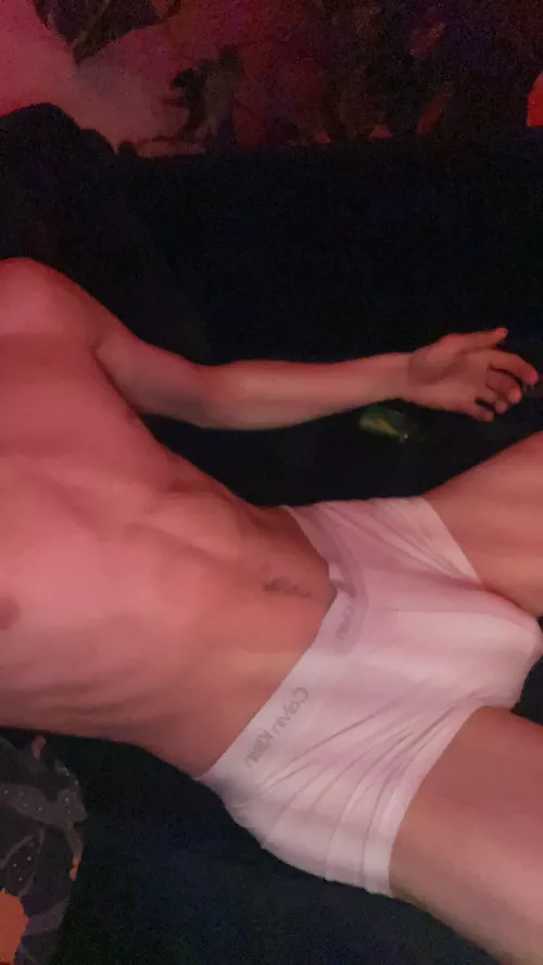 18 gay male horny asf looking to jerk off with fit straight dudes must be straight and fit add the snap emachura9 by Major-Connection-643