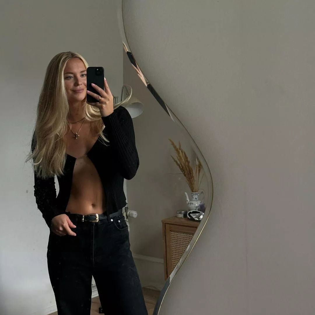 Amalie Mikkelsen - Danish Swimmer  posted by Captain_Midknight