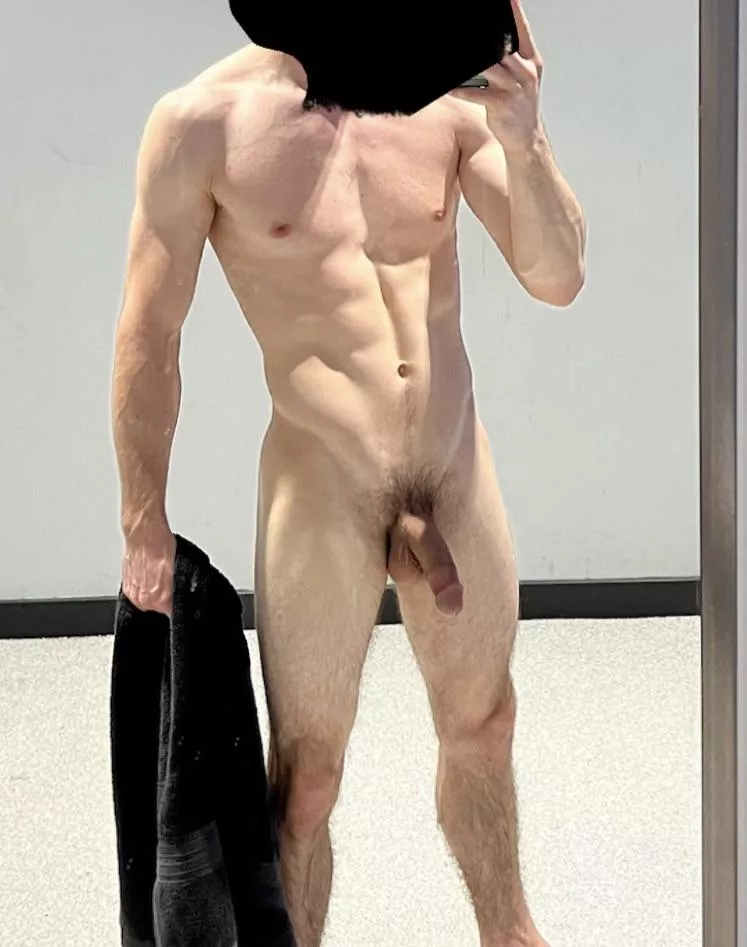 At the gym😈 posted by biggsdoggg