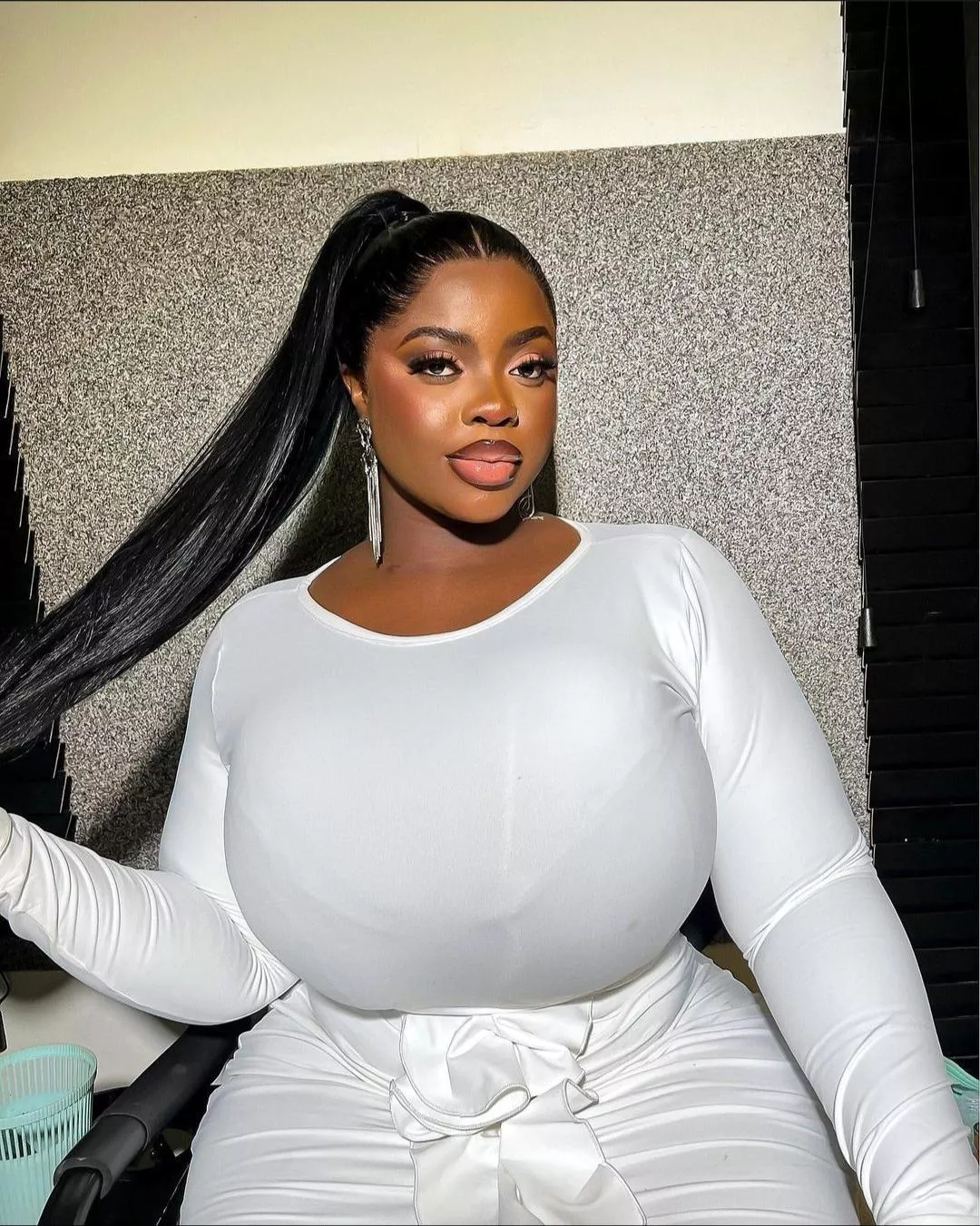 Black and white posted by Desecr8or