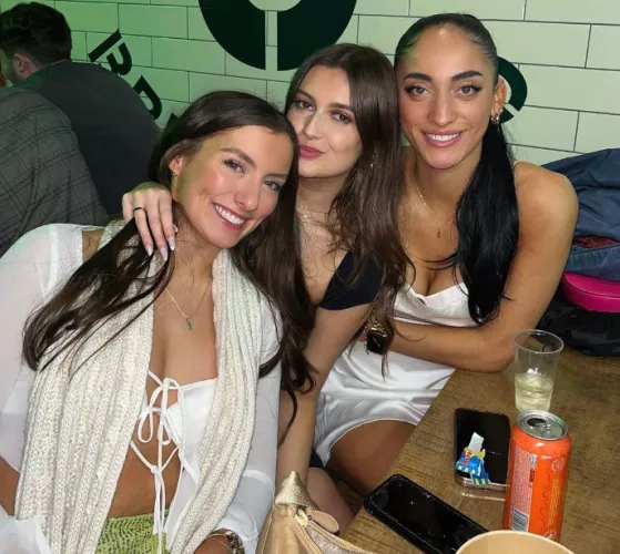 Brunettes by Chaturbater1