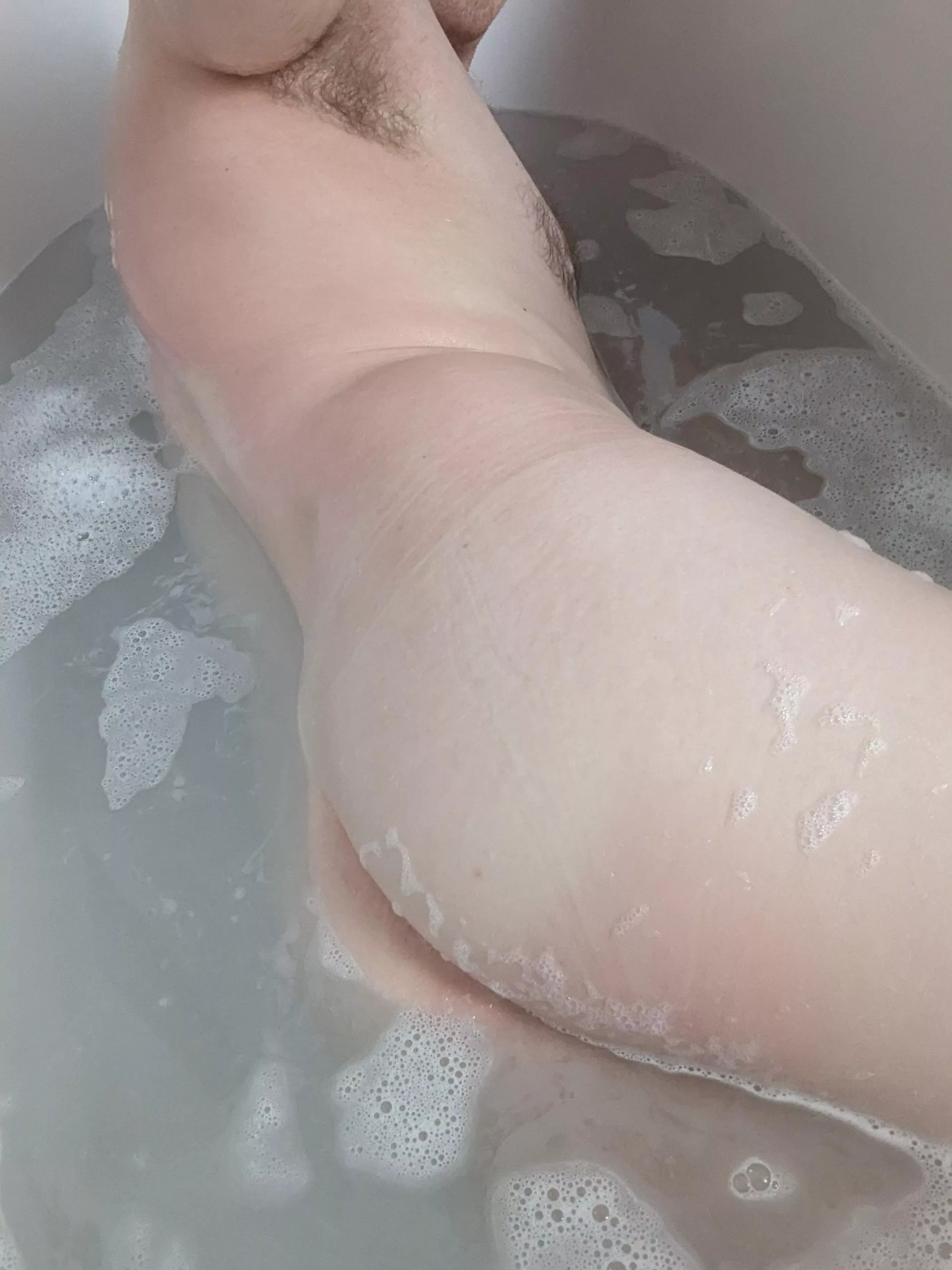 Butt 🍑 posted by lewd_person