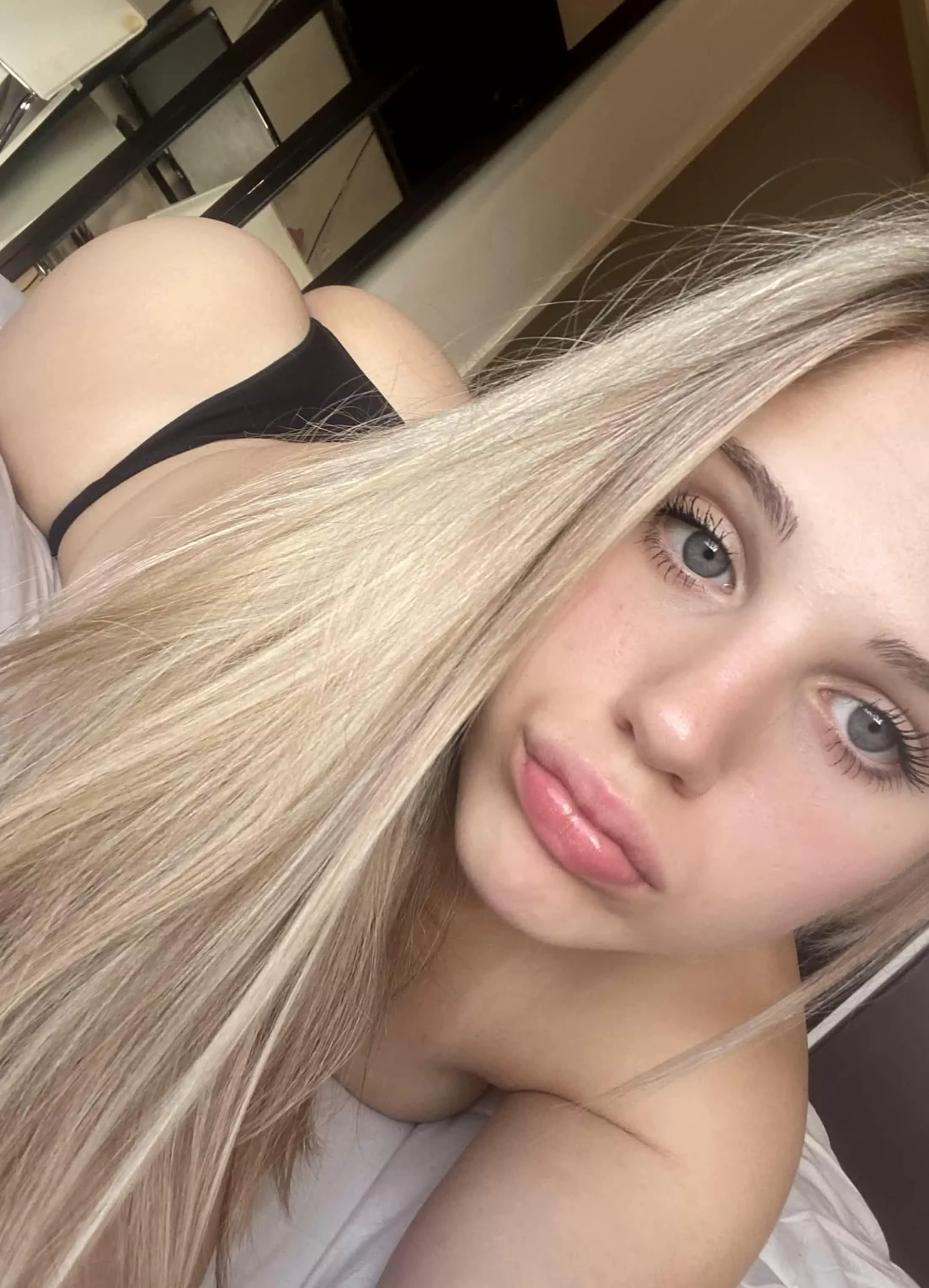 do older guys accept nudes on here? Y or N posted by SilkySkyy