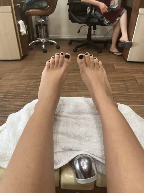 Do you like the black?🖤 by WILLOW_SOLES