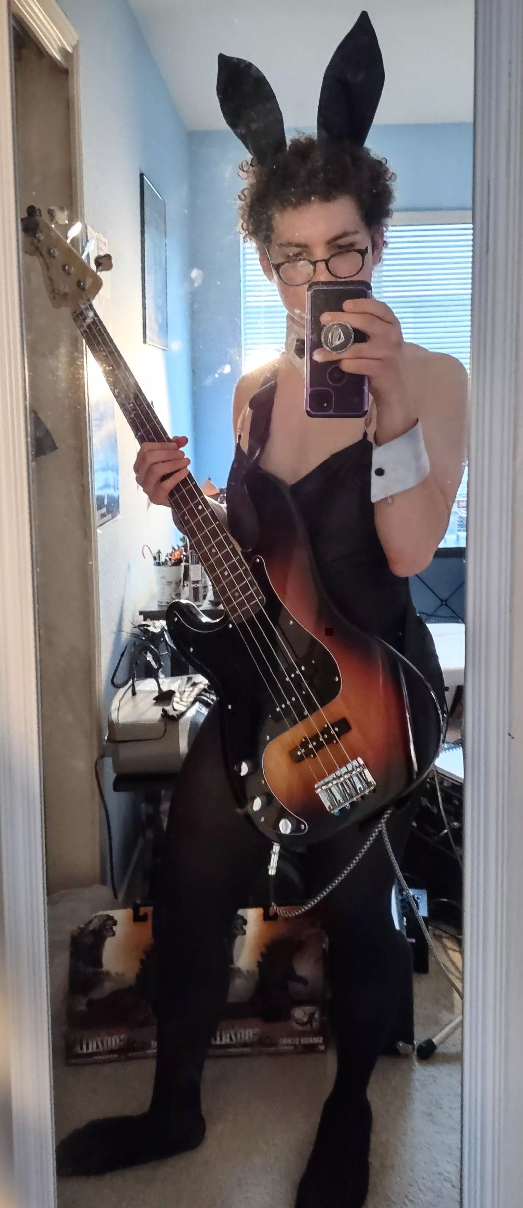 Fem-bassist 🎸 posted by maxcat_04