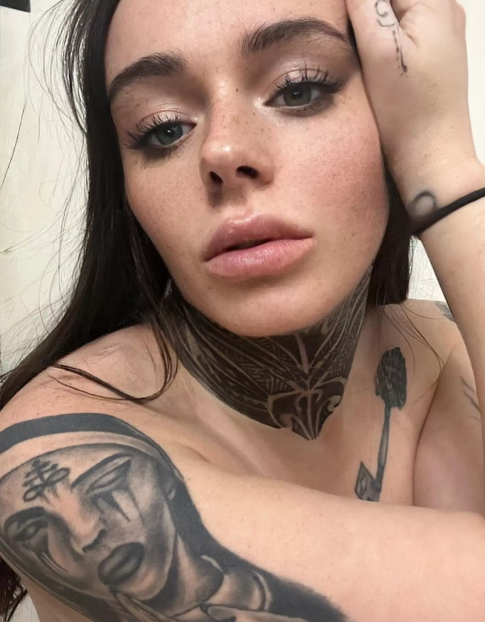 follow me @buffmommyab posted by Abbie420newman1