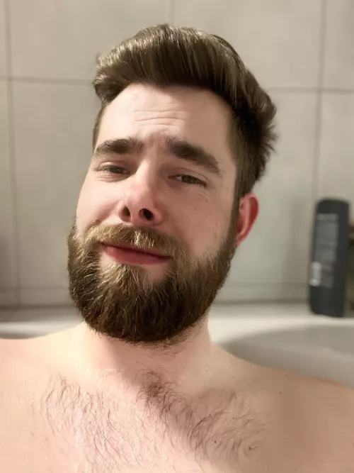 Going for a relaxing bath after work 😌 by EarthyOtter