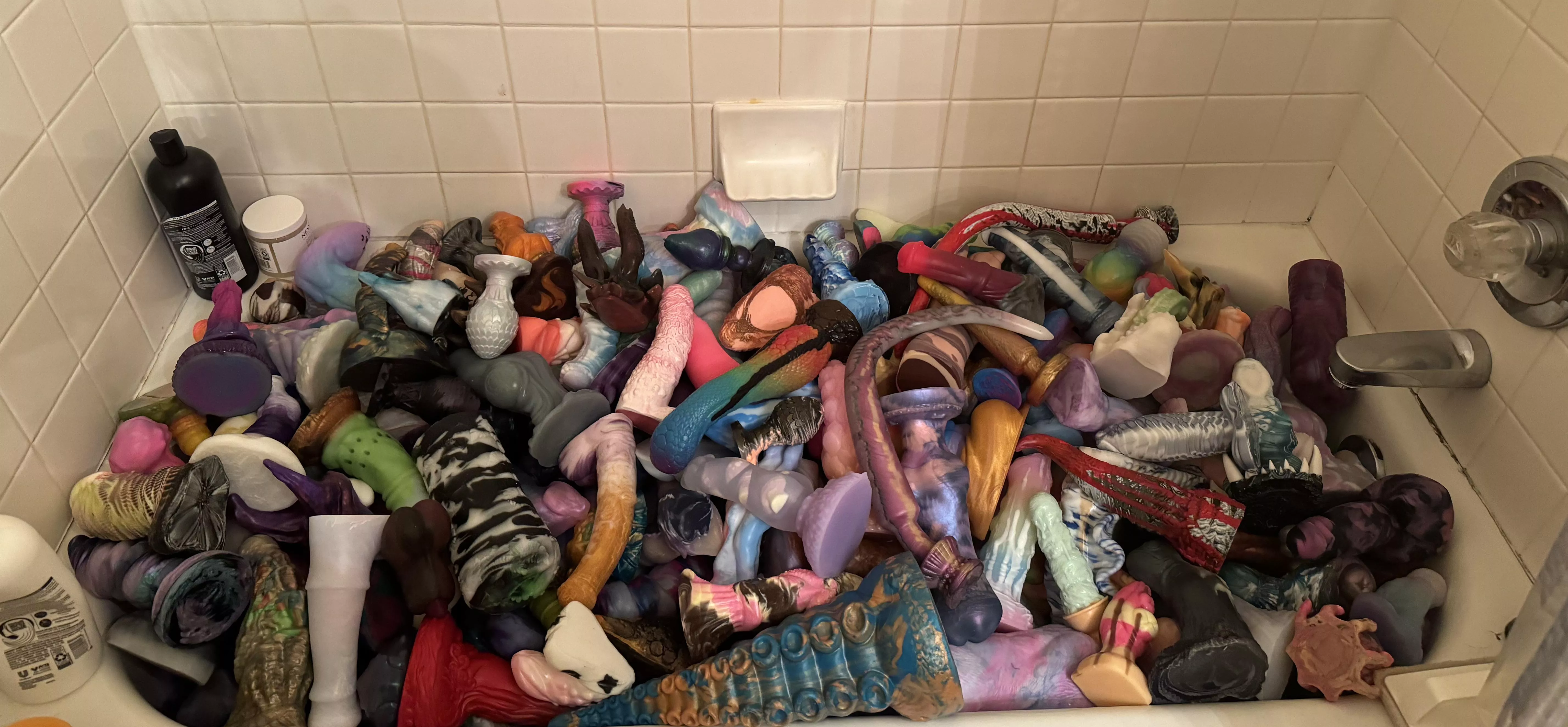 I have a bathtub of stuff to be cleaned. I think it’s too much lmao posted by squishylynxie