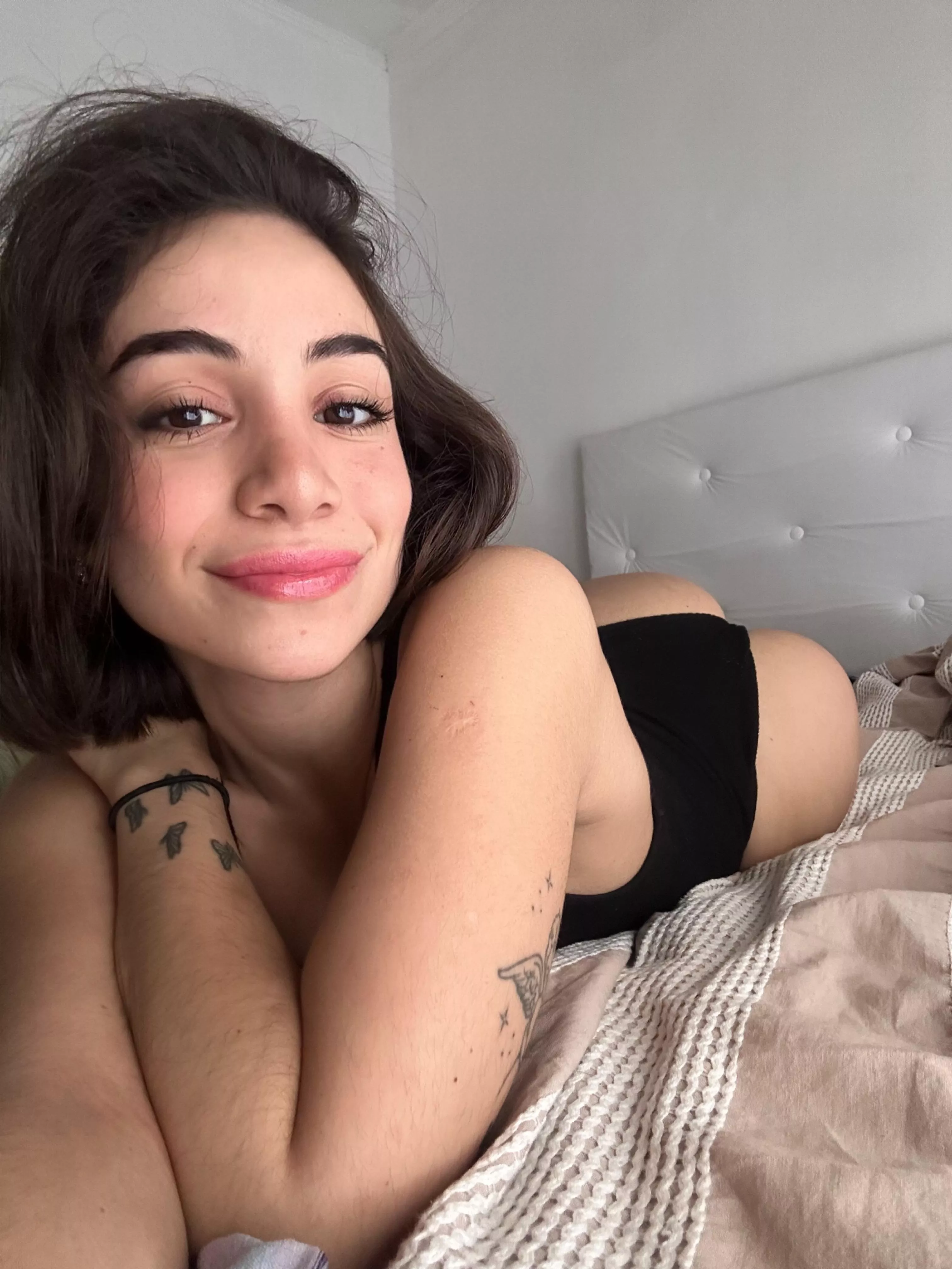 just 18... boys my age cant handle girls like me posted by Clkruger