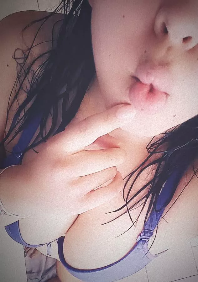 Kisses!  posted by LiSa21-