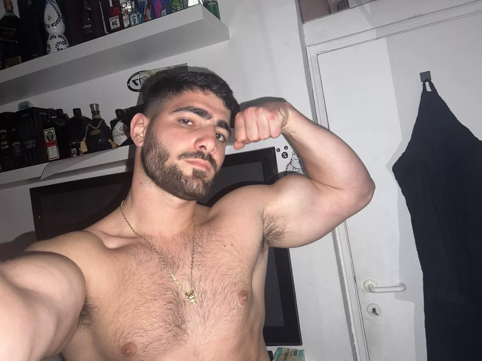 Let’s see if your head can fit posted by thebicepsking