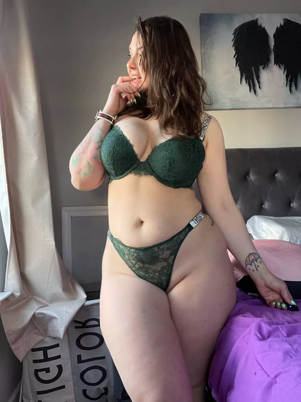 Mommy with such curves is this your dream or am I not thick enough? posted by Sexyrussiancherry