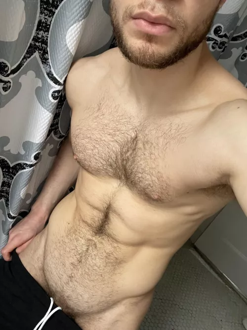 Musky and sweaty after Sunday cardio 🏃‍♂️ by deoctubre