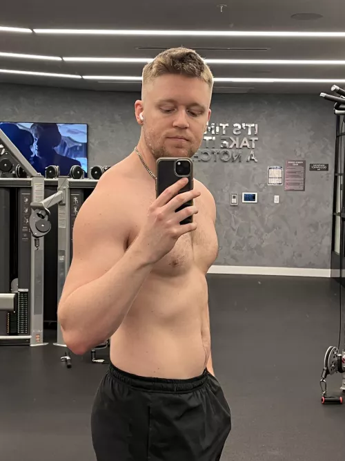 Shoulders today by jedibenn