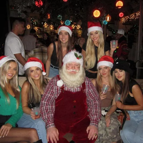 Which of Santa’s 6/10s are you choosing? [6] by Rubberie