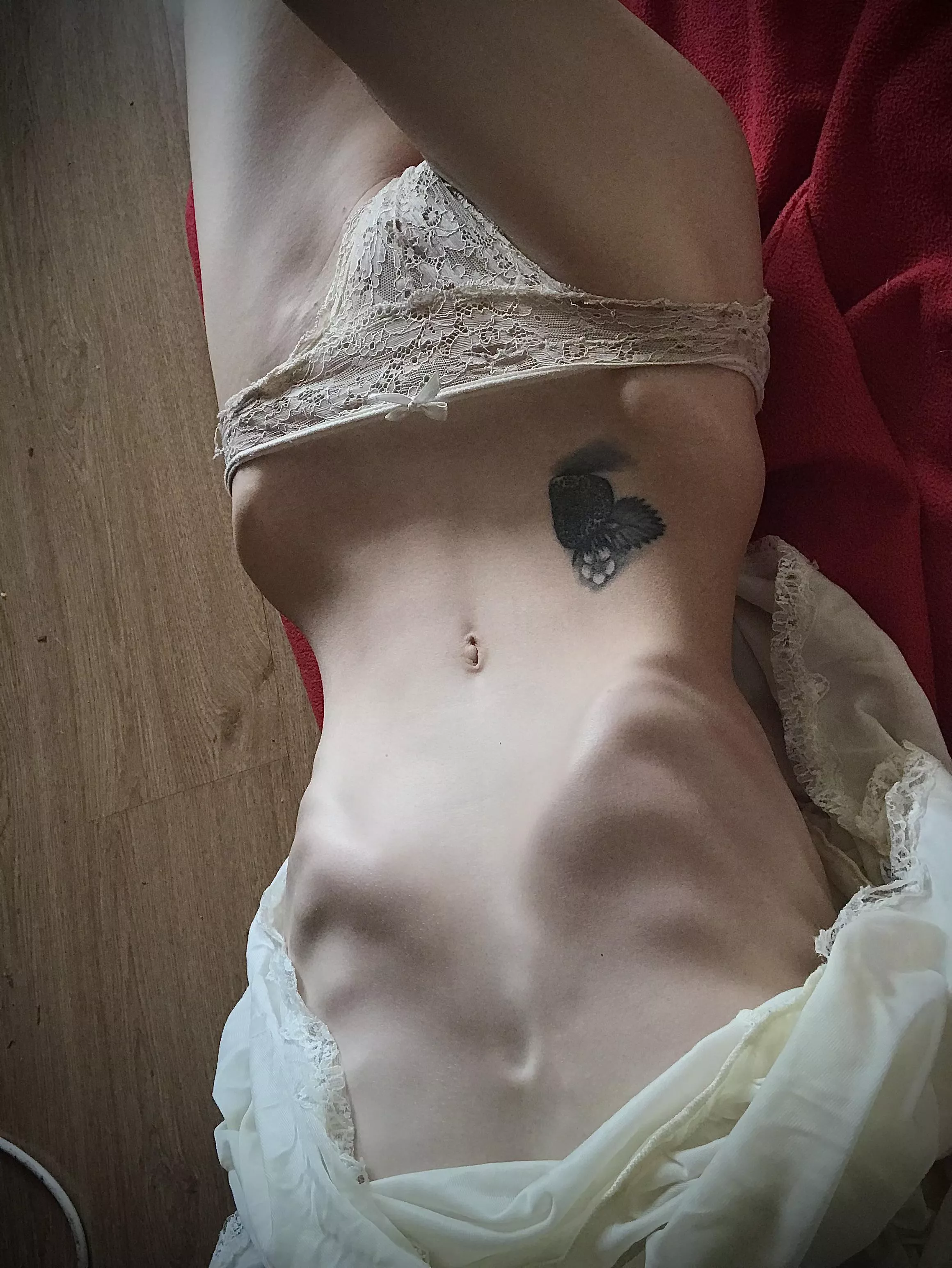 White makes me feel sexy posted by Lastrawberrymaddie