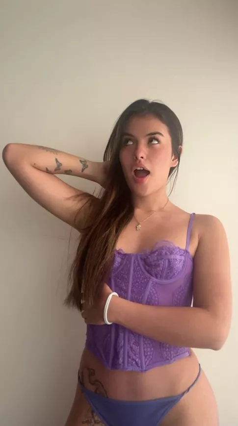 who is into girls with tattoo's? posted by GameVerseYT