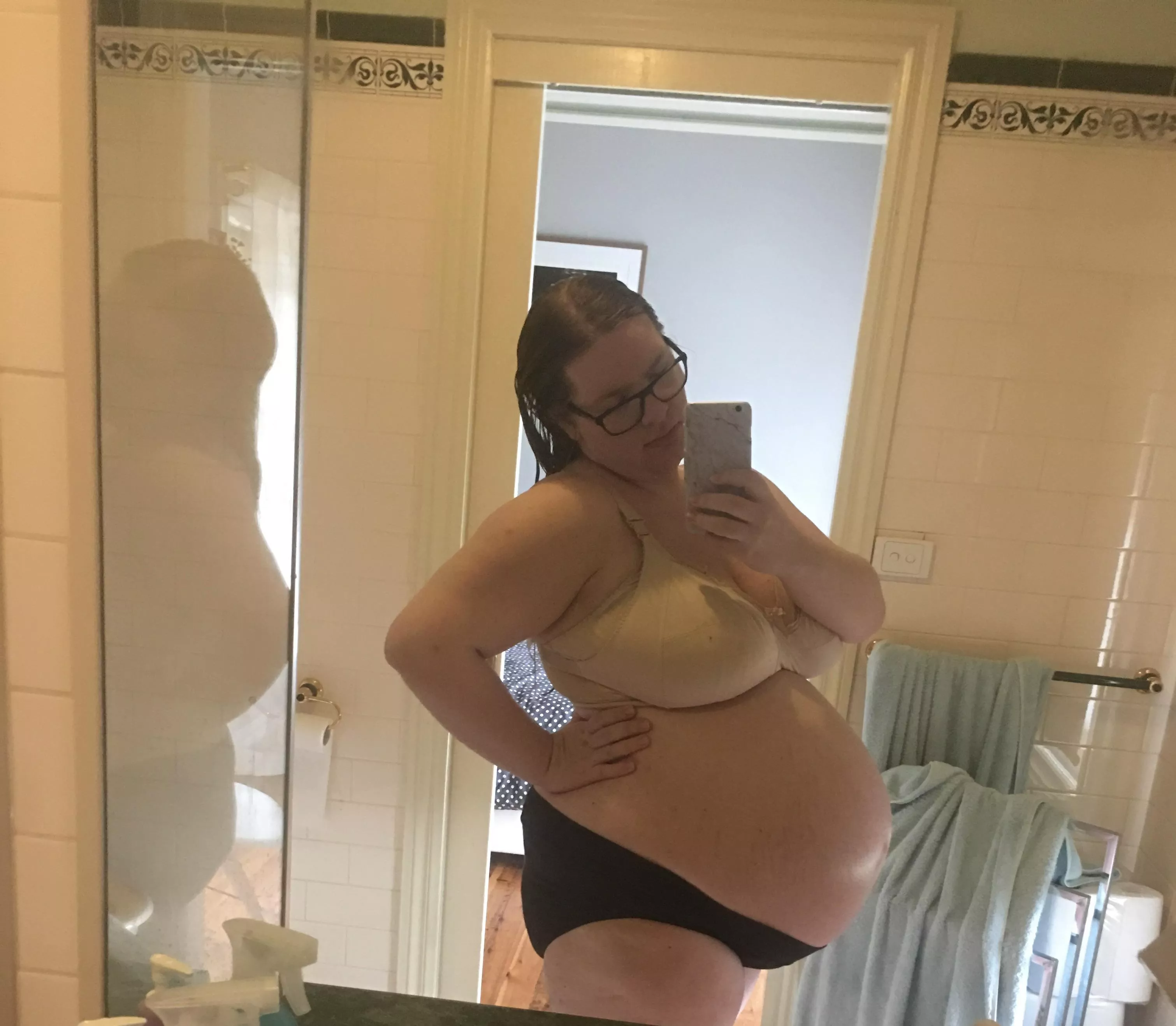 Would you still fuck me this heavily pregnant ? posted by Hayleycurvy