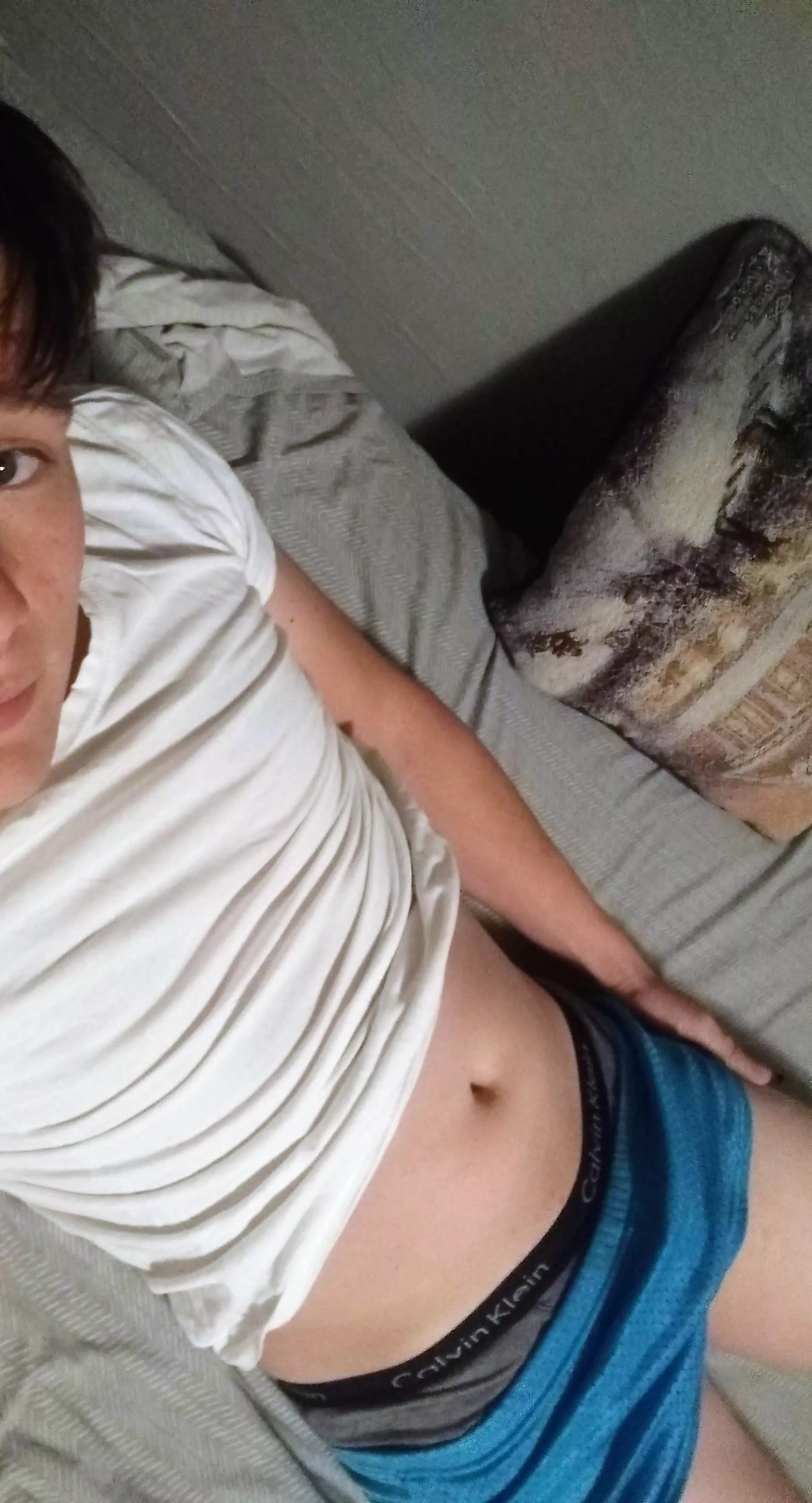 [23] I'll beg for it 🤤 DMs open  posted by Serious-Milk-6620