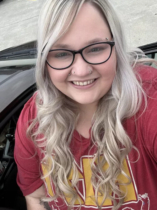 A smile to start the week off right! 😘 by rawrxoxo2