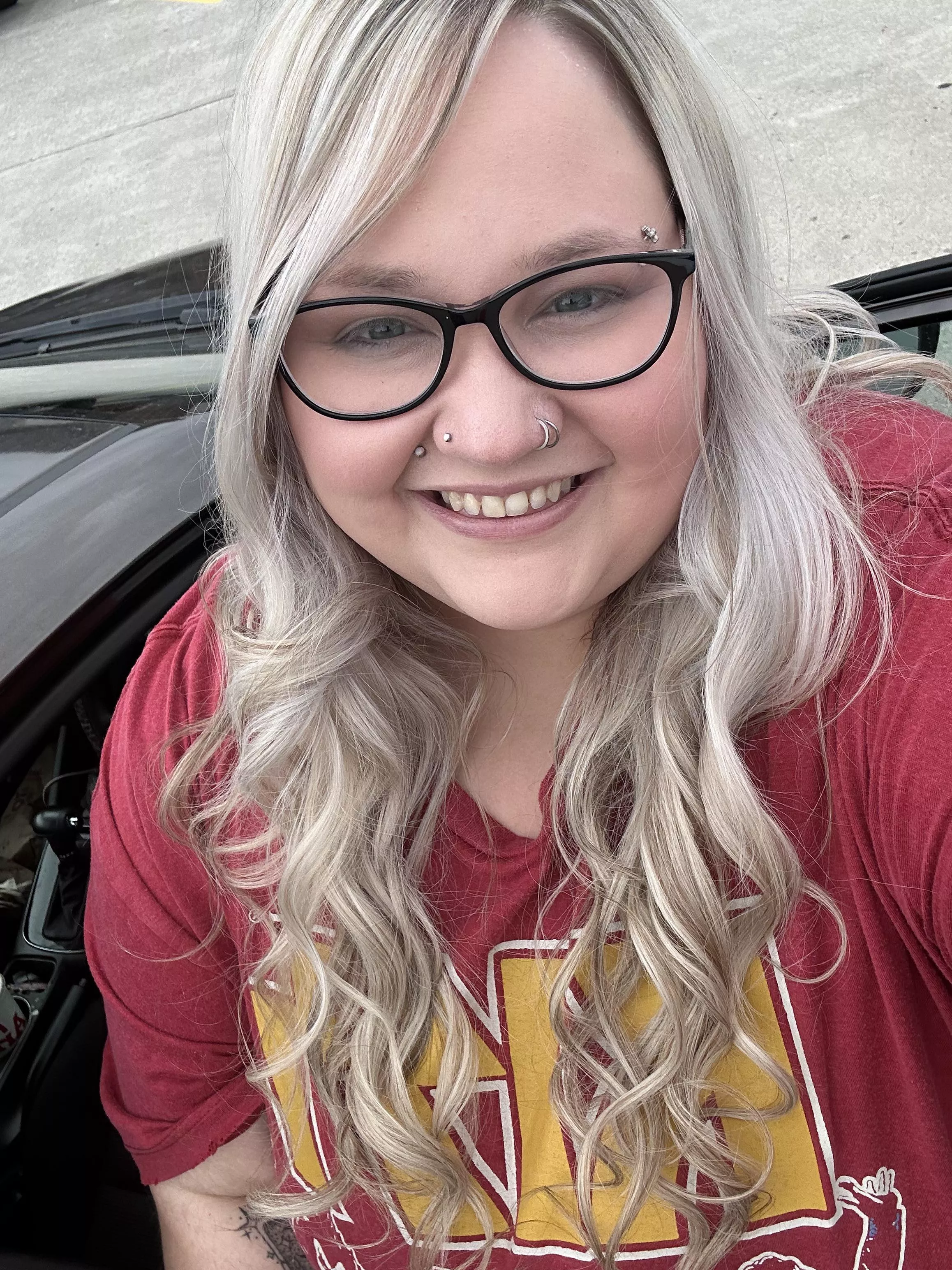 A smile to start the week off right! 😘 posted by rawrxoxo2