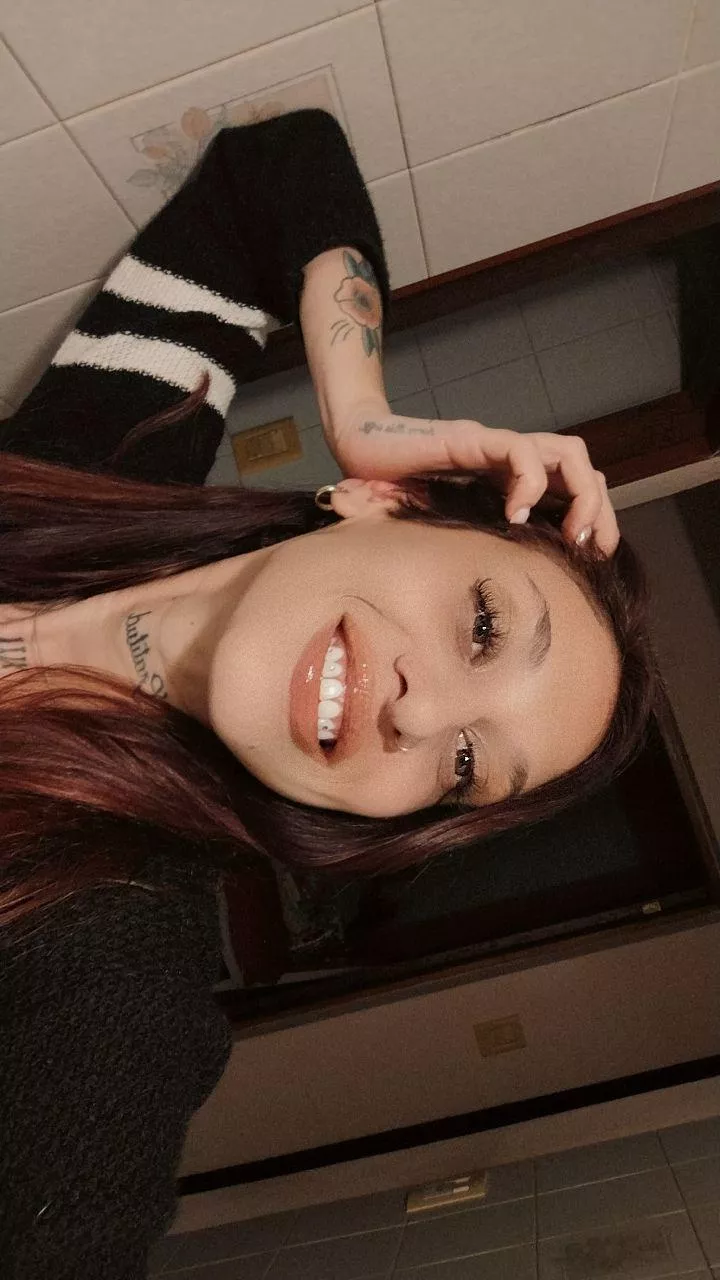 Can i be your smiley queen posted by norehab13