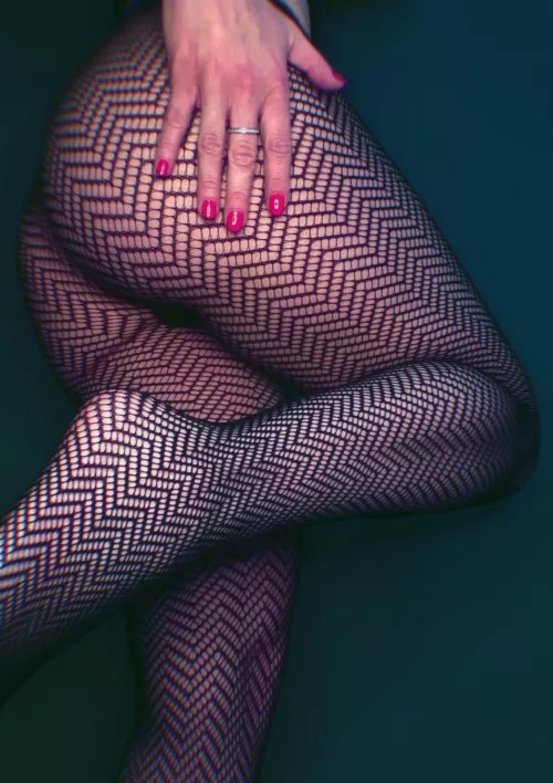 Curves that asking for...... by StrejdaMaik