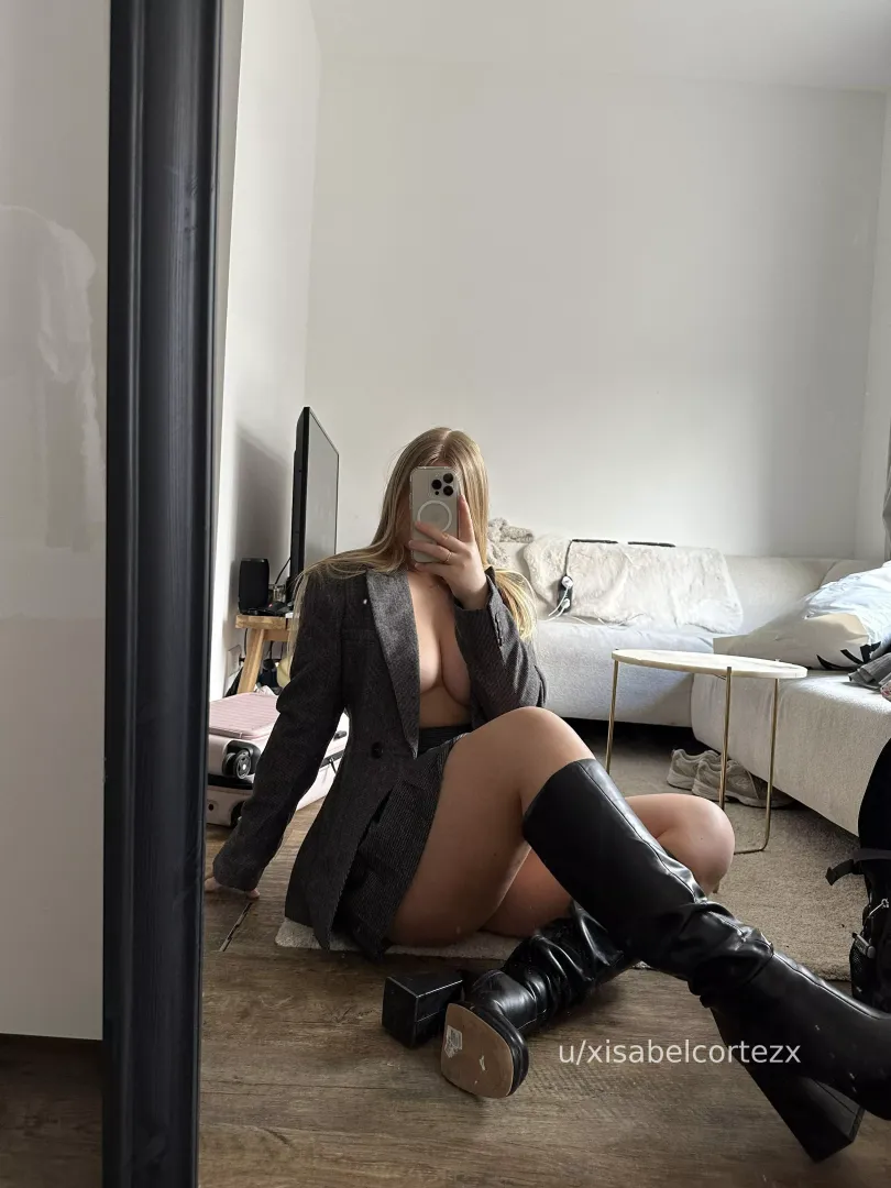 Do you like my high heels? [f] posted by xisabelcortezx