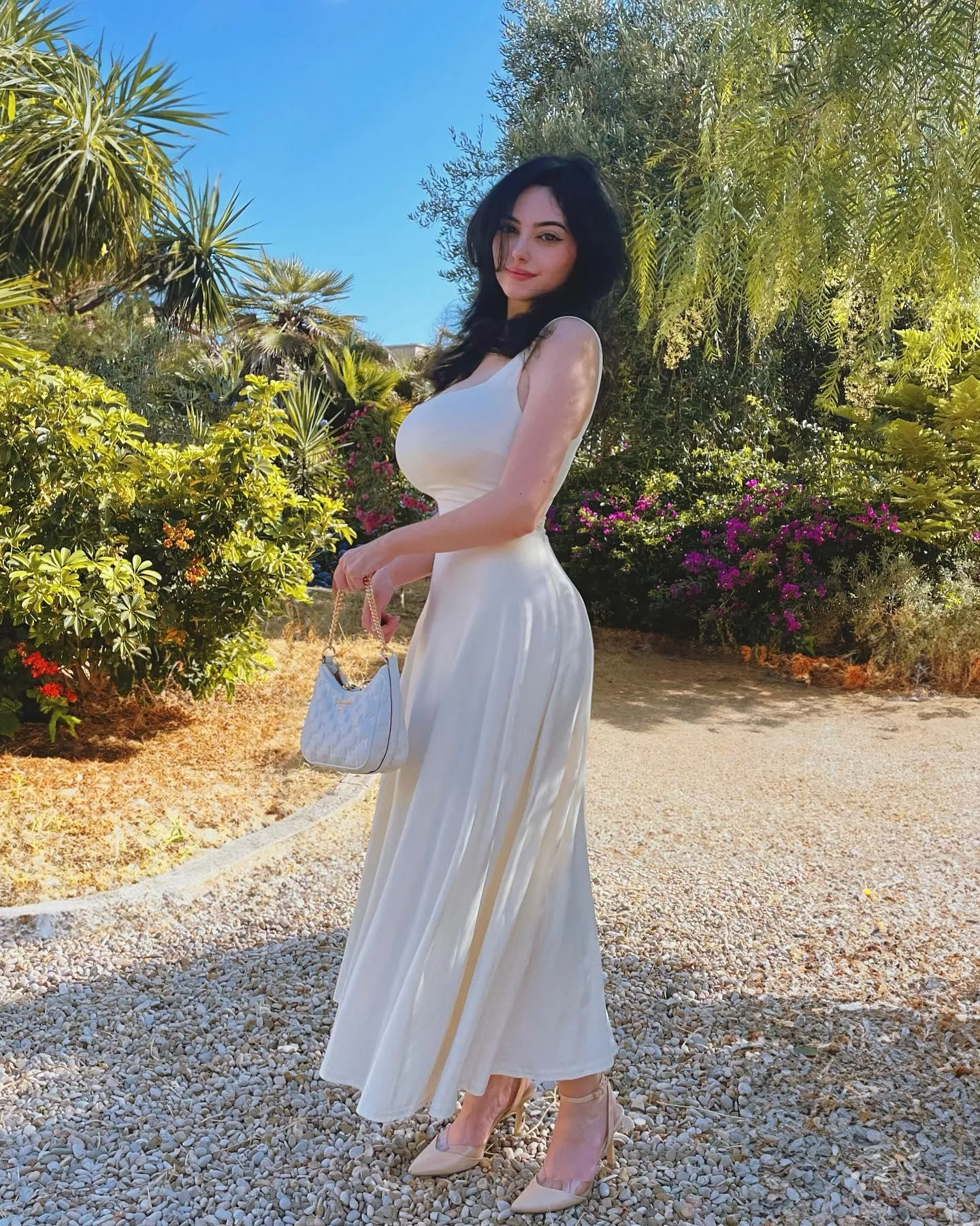 Elegant  posted by Juju_pudding