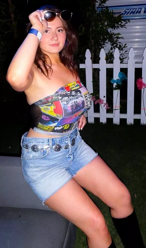 Emma Kenney and her heavy hangers at Coachella posted by CJADELLIO