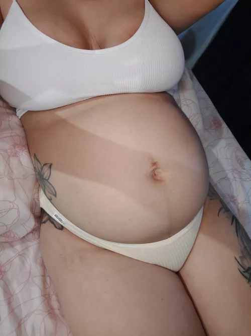 Horny pregnant woman, would you still go out with me?  by sheisthelatinbitchOf