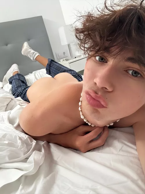 I turned 19yo and need to lose my virginity by SpicySisterxo_