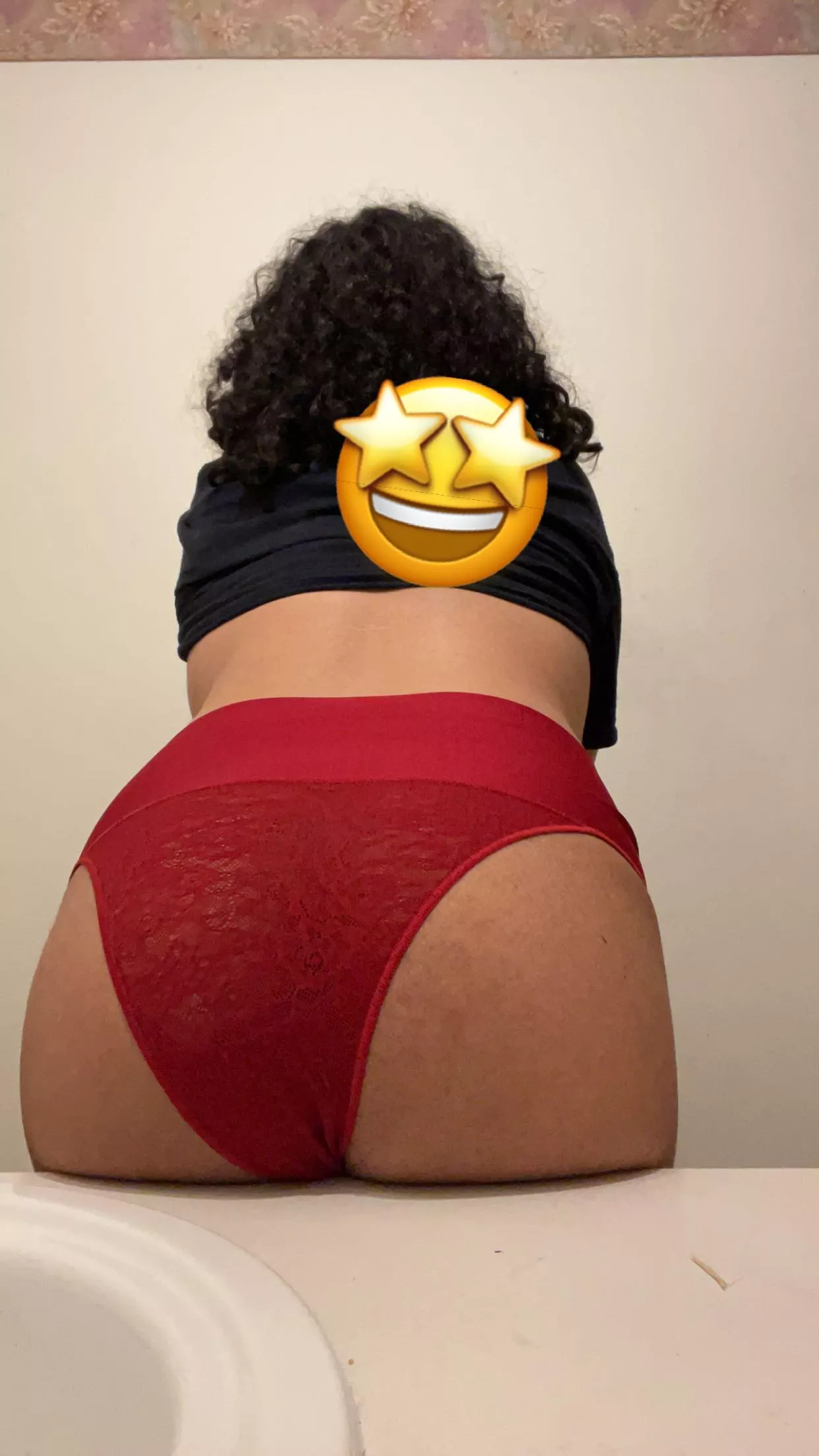 If this gets 25 ups by tonight I’ll put panties on and send purple and red snaps 19 posted by I-_-like-_-memes-_-