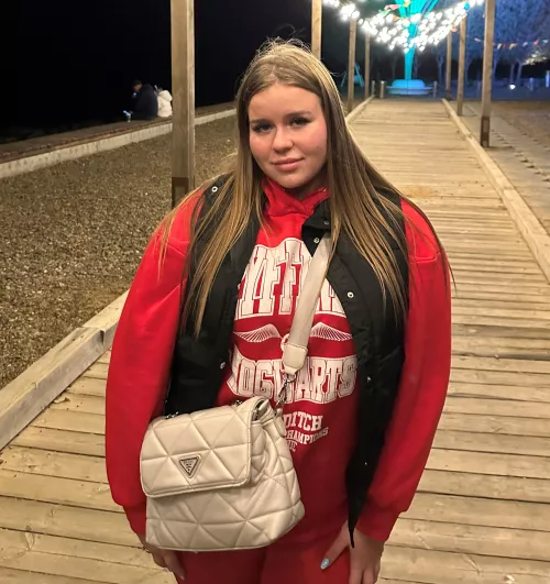 I'm your juicy girlfriend, how much you desire me💖 by Naive-Tangelo-3672