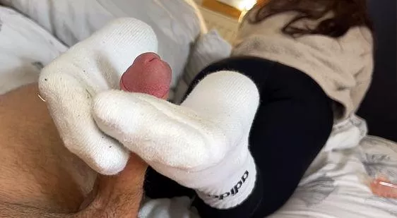 Love playing with your cock [F] posted by isa_stillsinning