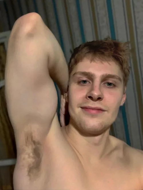 My blonde pits after gym by leo_camileo