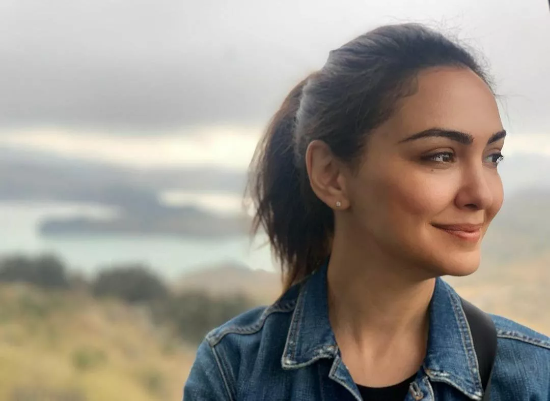 Nazanin Boniadi posted by Snoo_24362