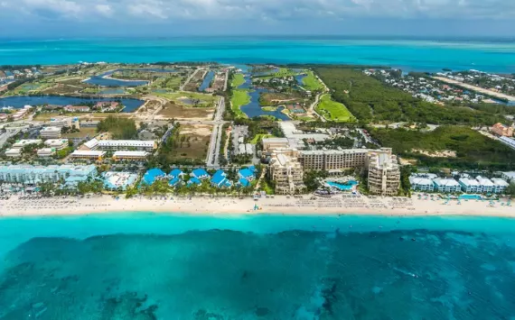 Seven Mile Beach, Cayman Islands posted by Raniyah21