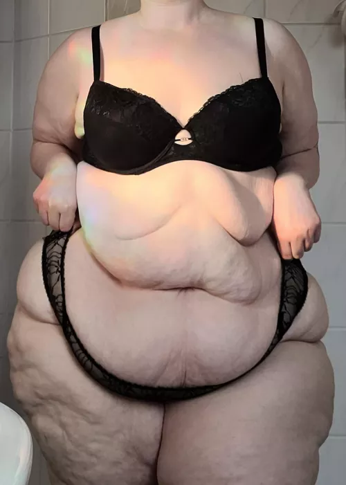 Sick at home all day but I had to take advantage of the light 🙈 by entertainmentpiggy