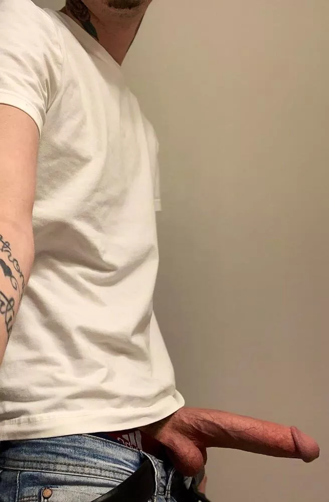 Skinny boy...fat dick. posted by DotCityNP