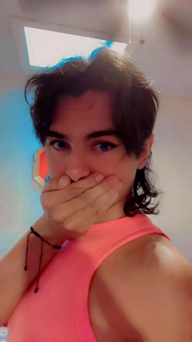 took a cute fem selfie  posted by GigiCapt