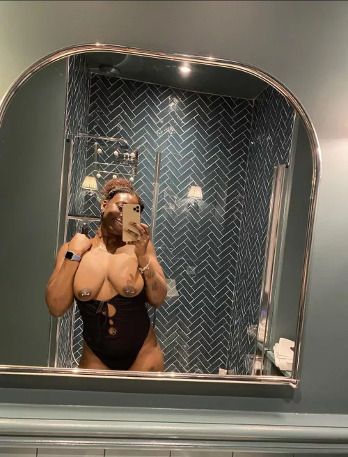 We could do a lot of naughty things in this bathroom 😈😋 by BlueeAngel99